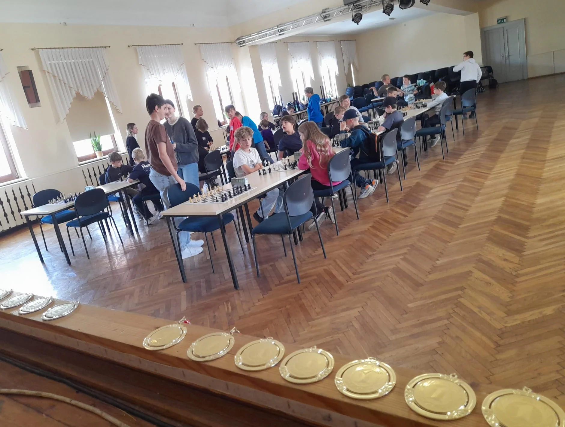 Kreisjugendspiele 2026 im Kulturhaus Wintersdorf mit Schachbrettern und jungen Teilnehmenden