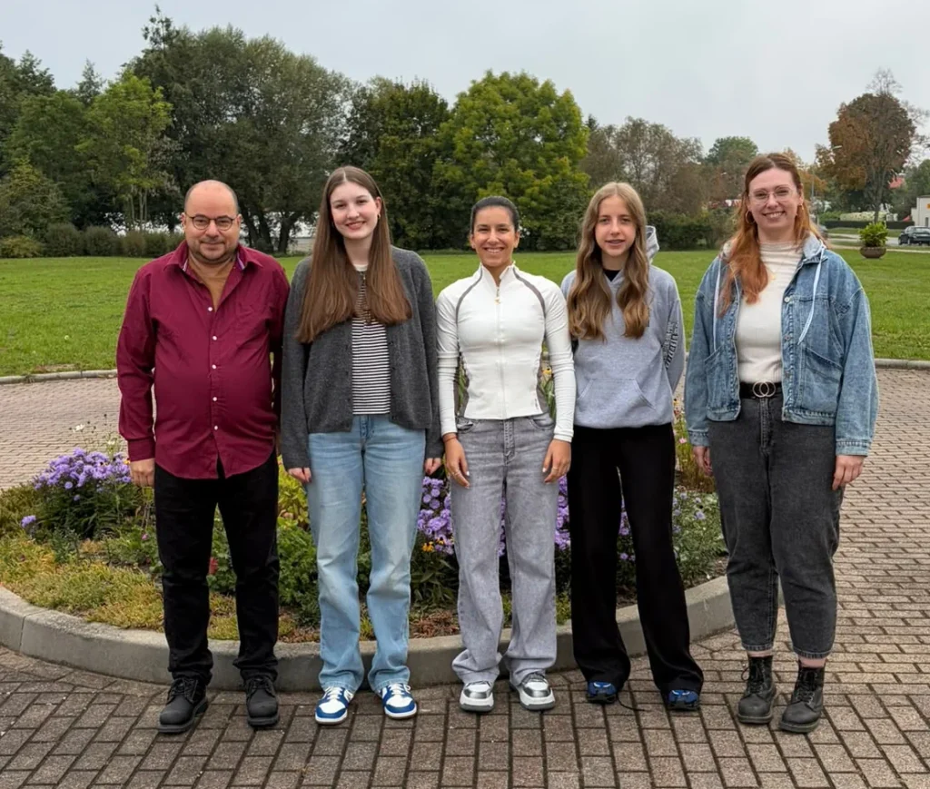 Meuselwitzer Frauenmannschaft mit Betreuer vor dem Regionalliga-Spiel in Bad Königshofen