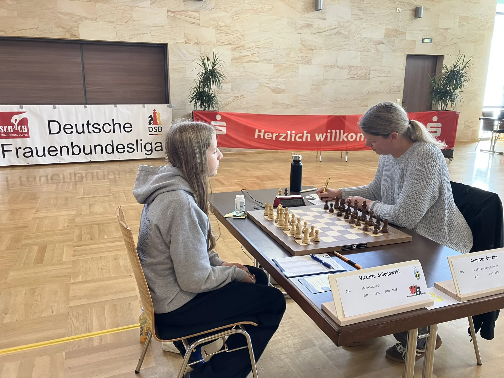 Victoria Sniegowski gegen Annette Burzler in Bad Königshofen