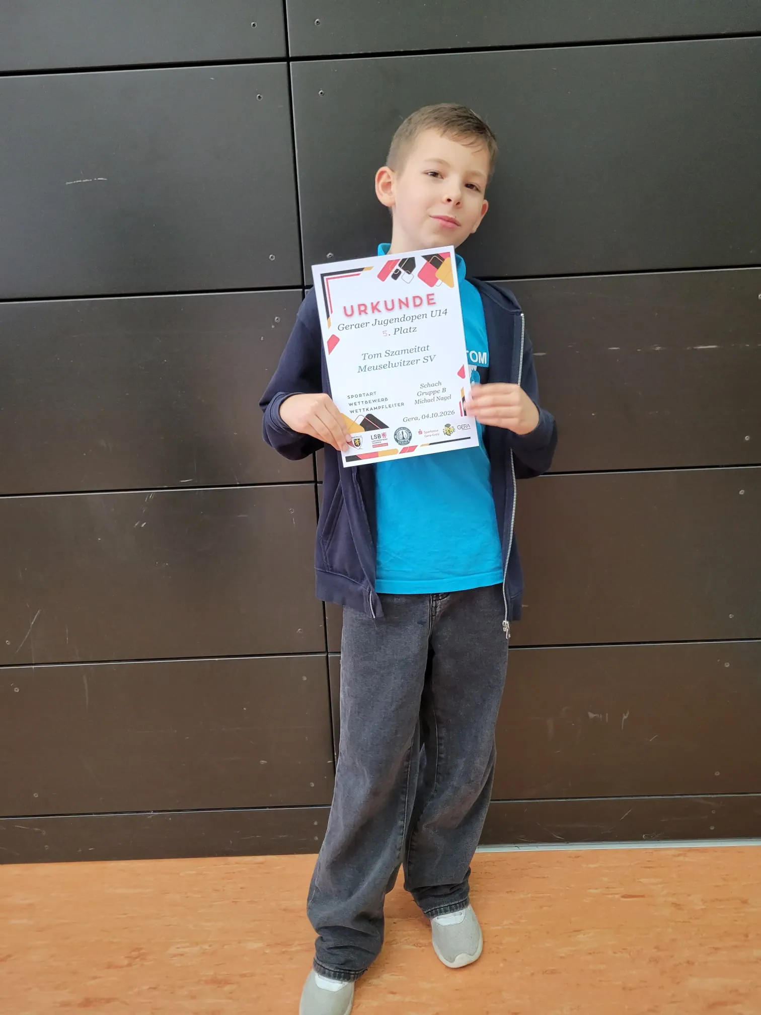 Tom Szameitat mit Urkunde für den 5. Platz beim U14-Jugendopen 2026 in Gera
